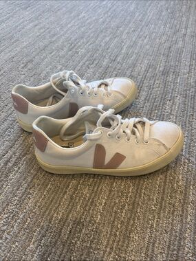Veja White Canvas Low-Top Sneakers with Dusty Rose V Detail